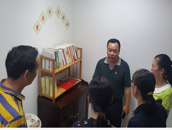 捧读好书，轻嗅墨香——记第九党支部创建党员进建场地活动