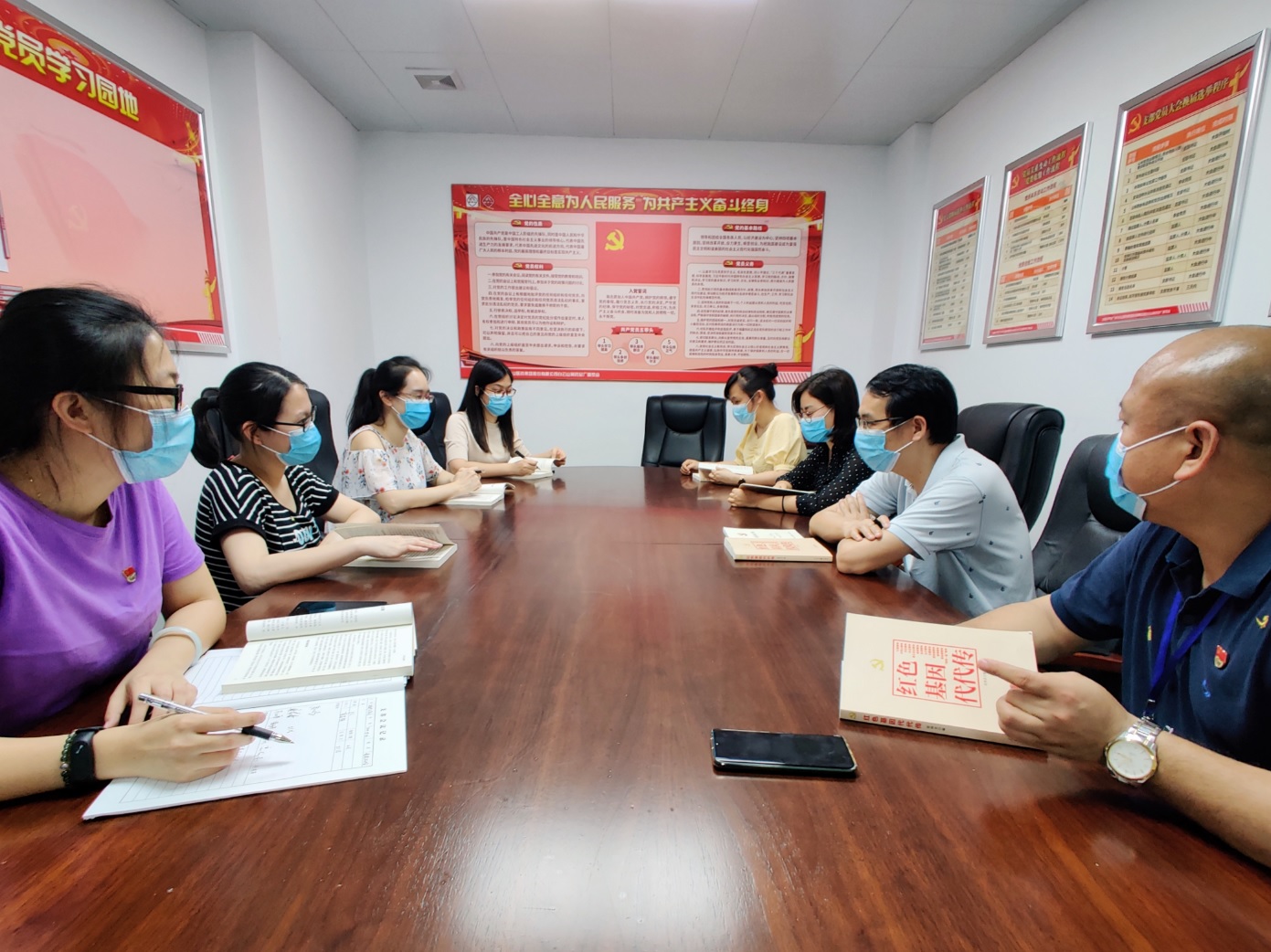 传承红色基因 服膺初心使命——304am永利集团第五党支部发展《红色基因代代传》想书互换活动